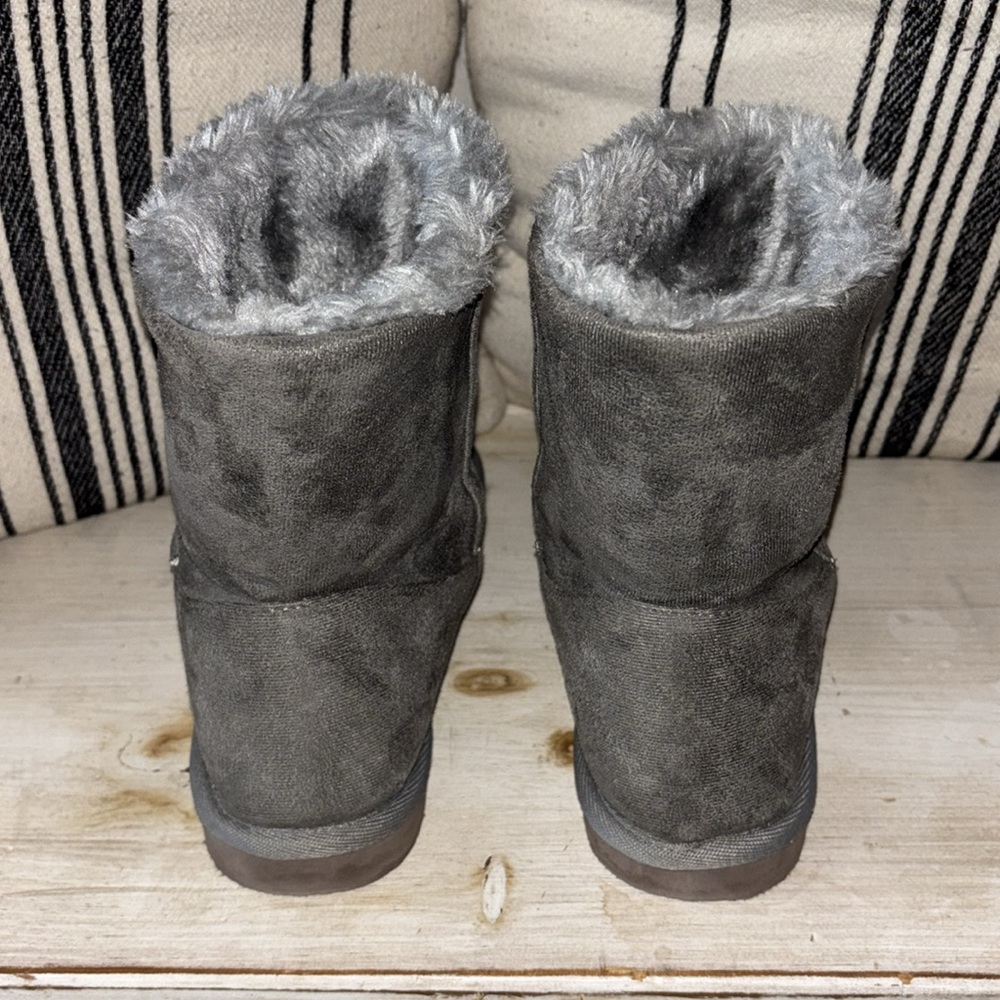 Aeropostale Gray Faux Suede Fur Lined Boots Warm Cozy Size 8 - Picture 5 of 11